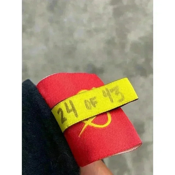 Ilthy T-Shirt Mens Size Large Biggie Eating Donut Numbered Of 43 Black Cracking - Picture 8 of 9